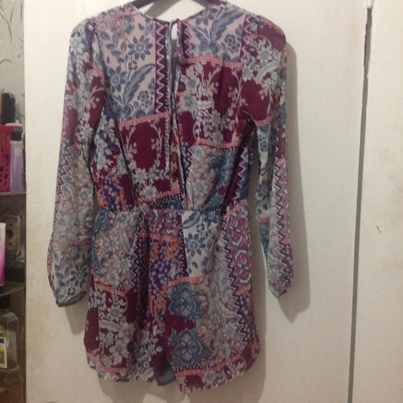 Surplice Romper -geometric print - Picture 5 of 5